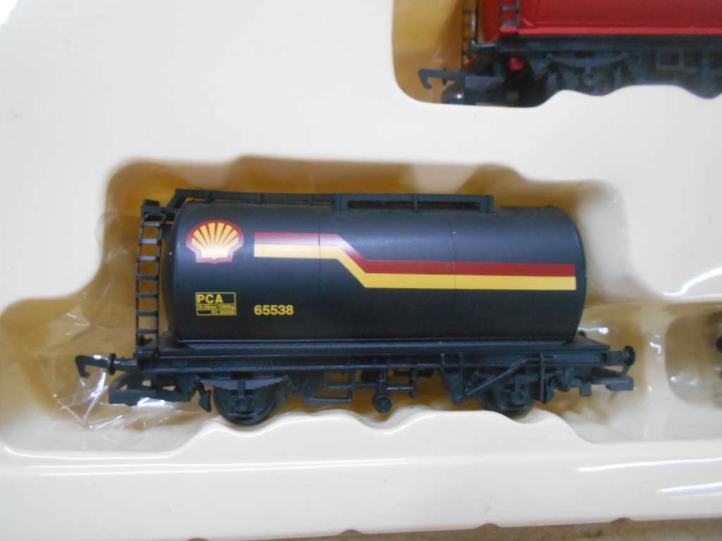 OO SCALE - HORNBY - PETROL TANKER SET - X3 - BOXED