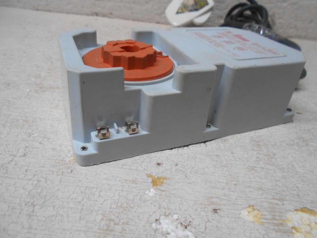 HO SCALE - LIMA - CONTROLLER / TRANSFORMER