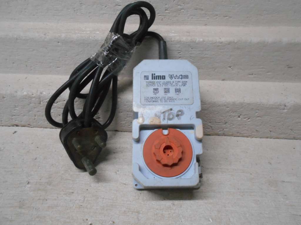 HO SCALE - LIMA - CONTROLLER / TRANSFORMER