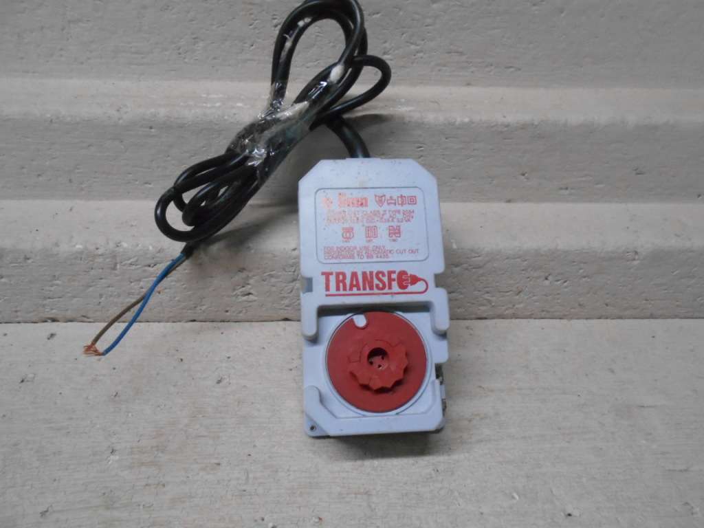 HO SCALE - LIMA - CONTROLLER / TRANSFORMER
