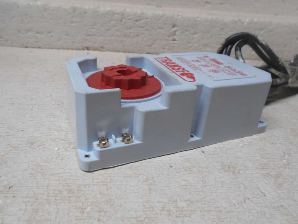 HO SCALE - LIMA - CONTROLLER / TRANSFORMER