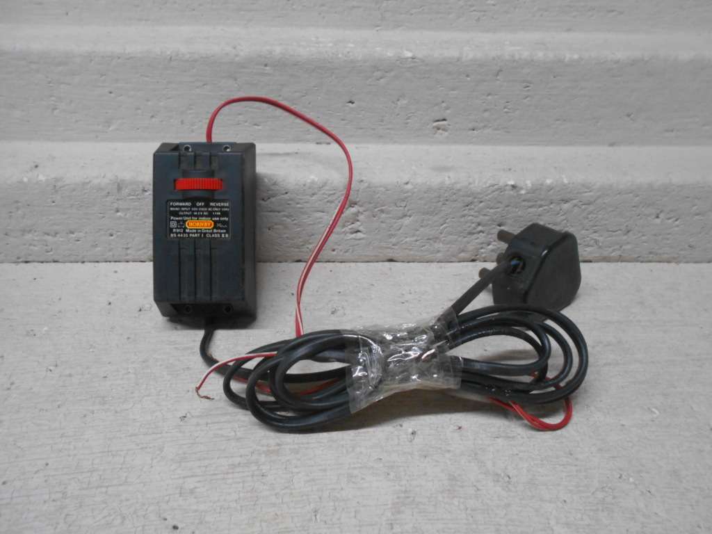 HO SCALE - HORNBY - CONTROLLER / TRANSFORMER
