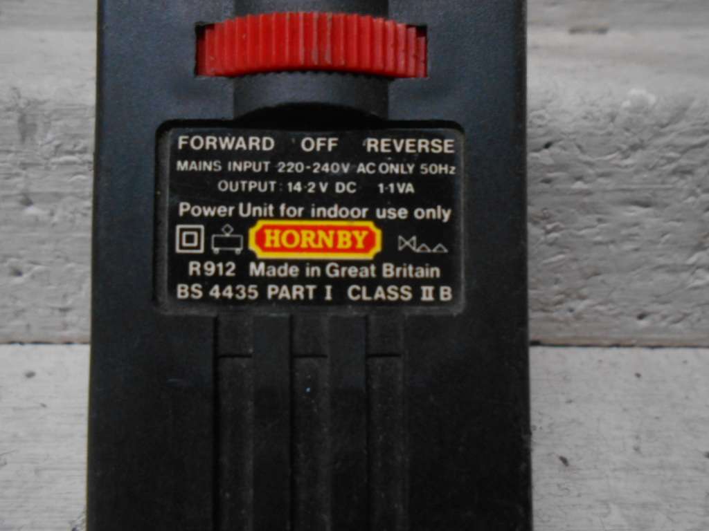 HO SCALE - HORNBY - CONTROLLER / TRANSFORMER
