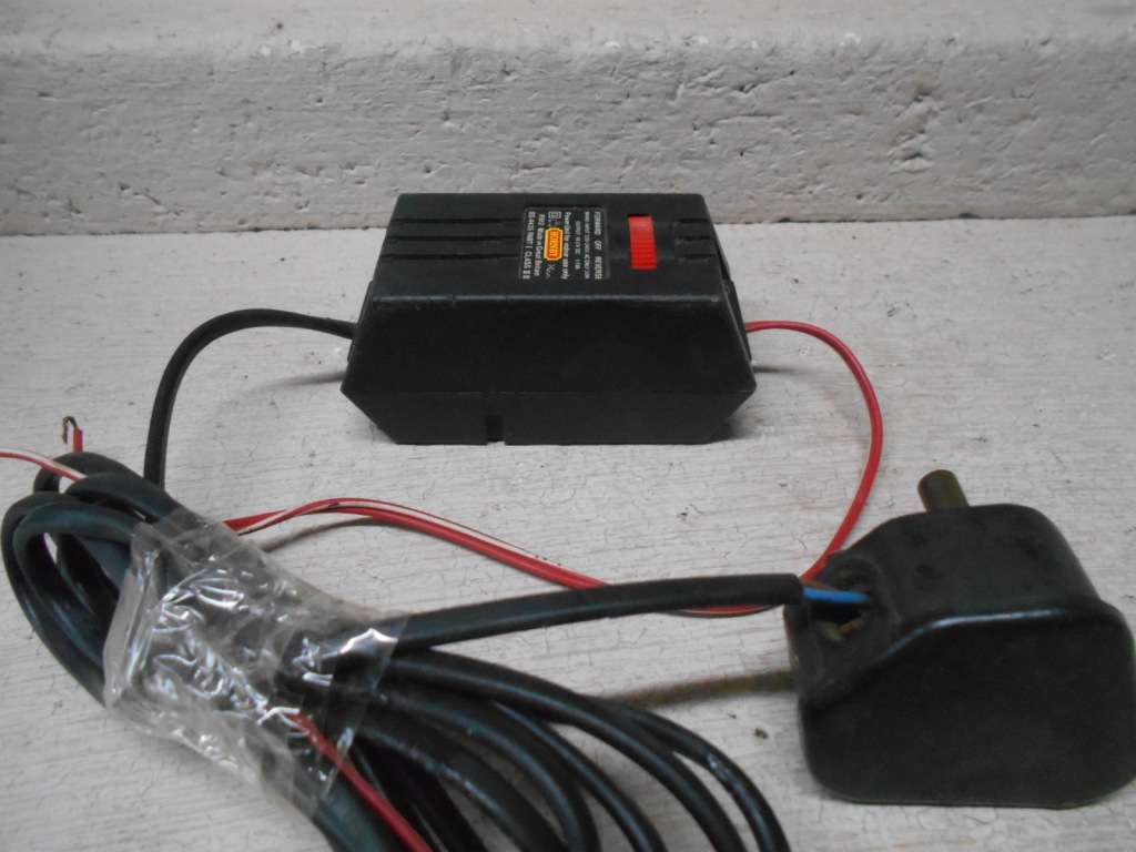 HO SCALE - HORNBY - CONTROLLER / TRANSFORMER