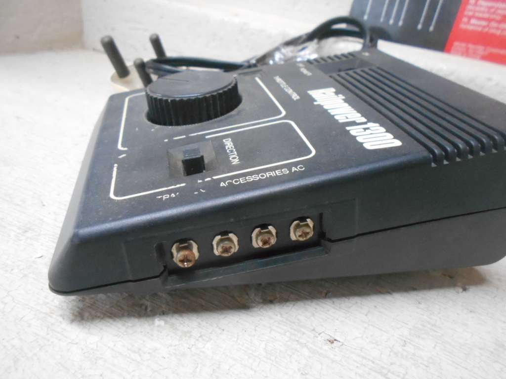 HO SCALE - RAILPOWER - CONTROLLER / TRANSFORMER