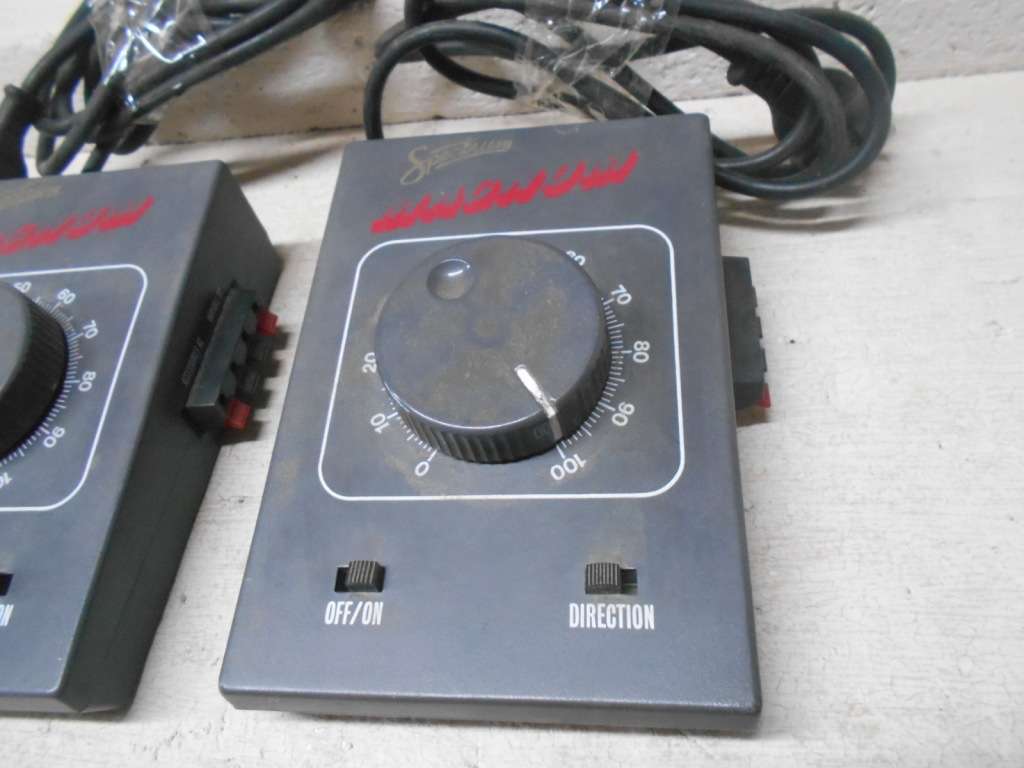 HO SCALE - SPECTRUM MAGNUM - CONTROLLER / TRANSFORMER - X2