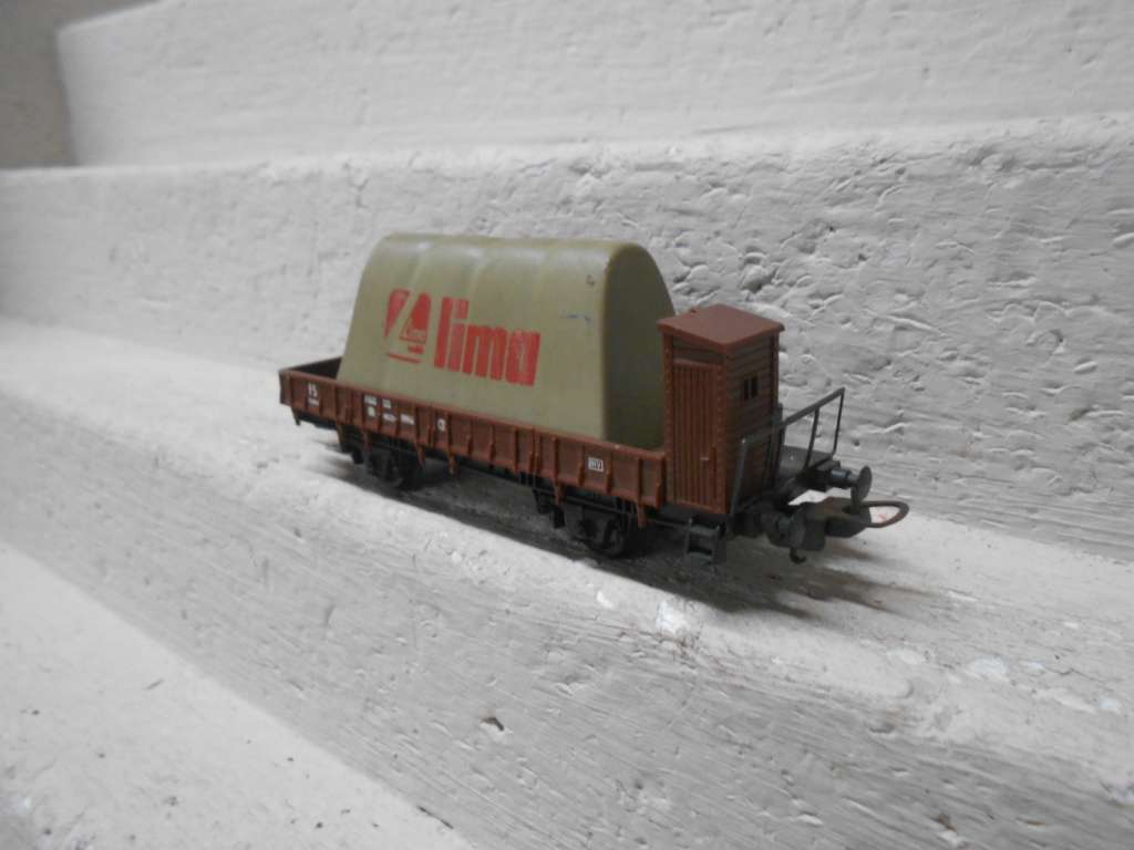 HO SCALE - LIMA - FS WAGON WITH LIMA LOAD