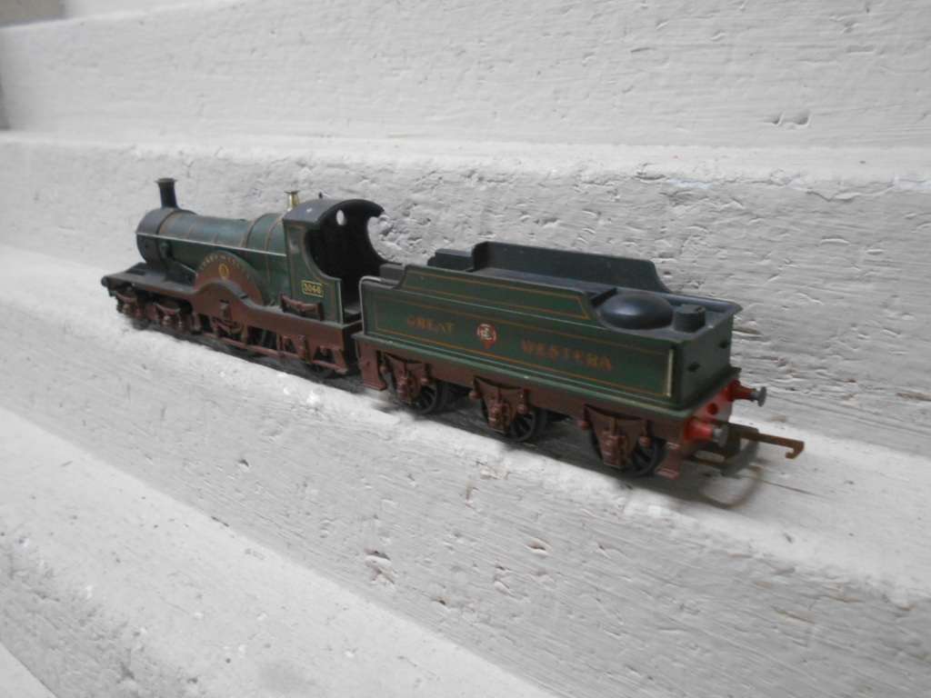 OO SCALE - TRIANG - 4-2-2 GREAT WESTERN STEAM LOCMOTIVE