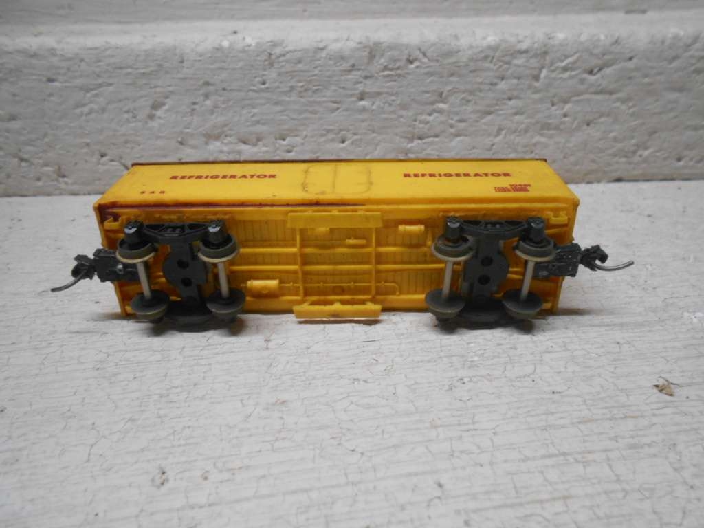 HO SCALE - LIMA - SAR - REFRIDGERATION CAR WAGON