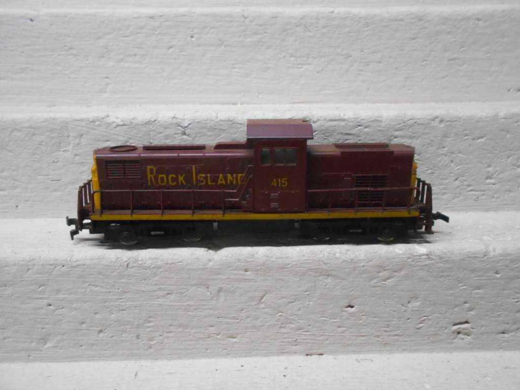 HO SCALE - RIVEROSSI - ROCK ISLAND - DIESEL LOCMOTIVE