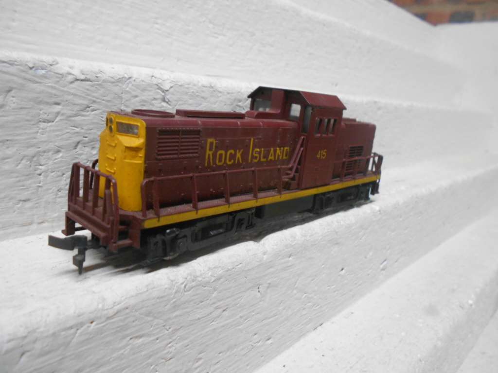 HO SCALE - RIVEROSSI - ROCK ISLAND - DIESEL LOCMOTIVE