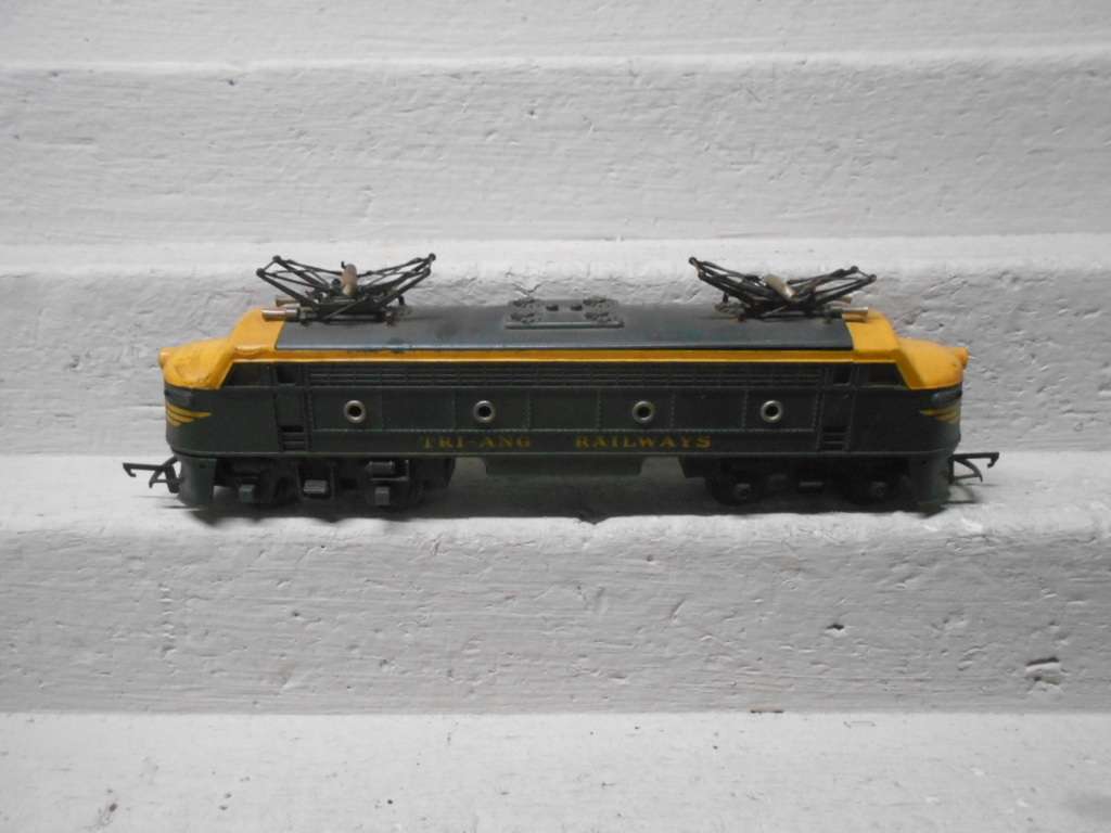 OO SCALE - TRIANG - ELECTRIC LOCMOTIVE