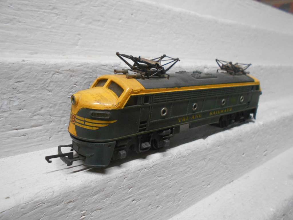 OO SCALE - TRIANG - ELECTRIC LOCMOTIVE