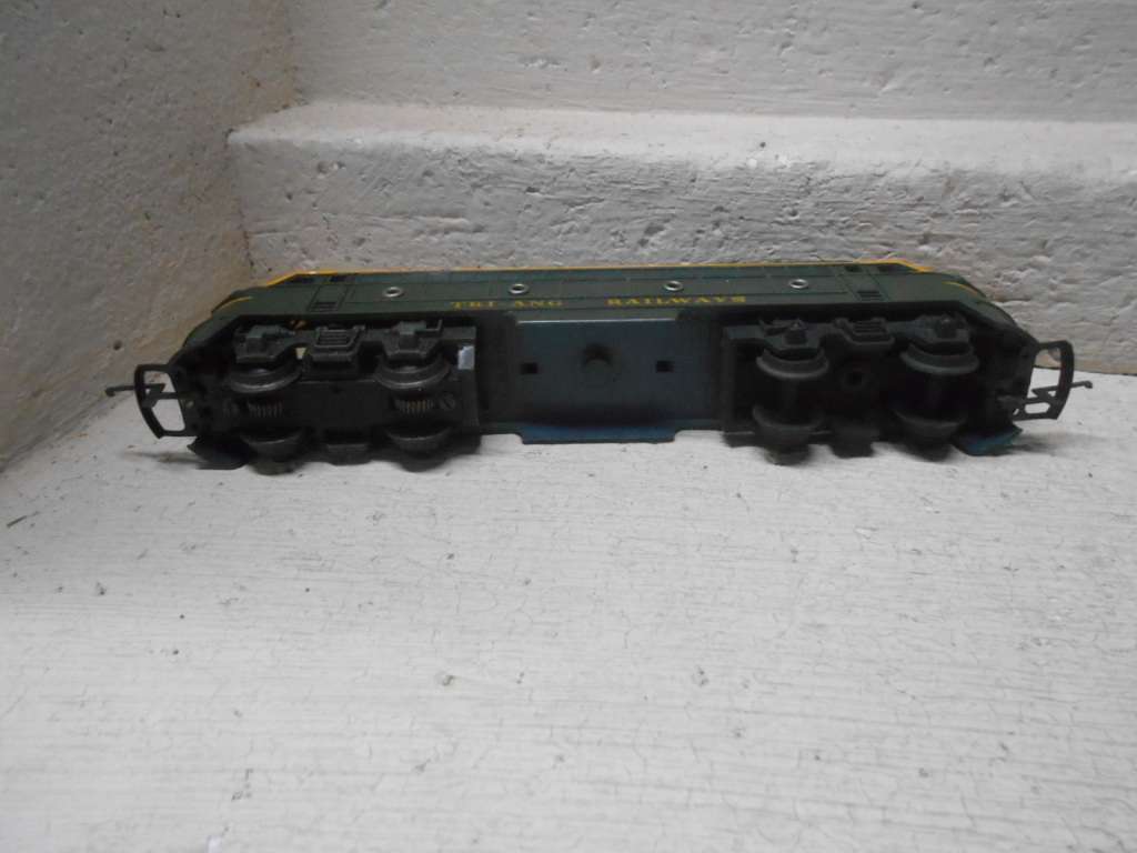 OO SCALE - TRIANG - ELECTRIC LOCMOTIVE
