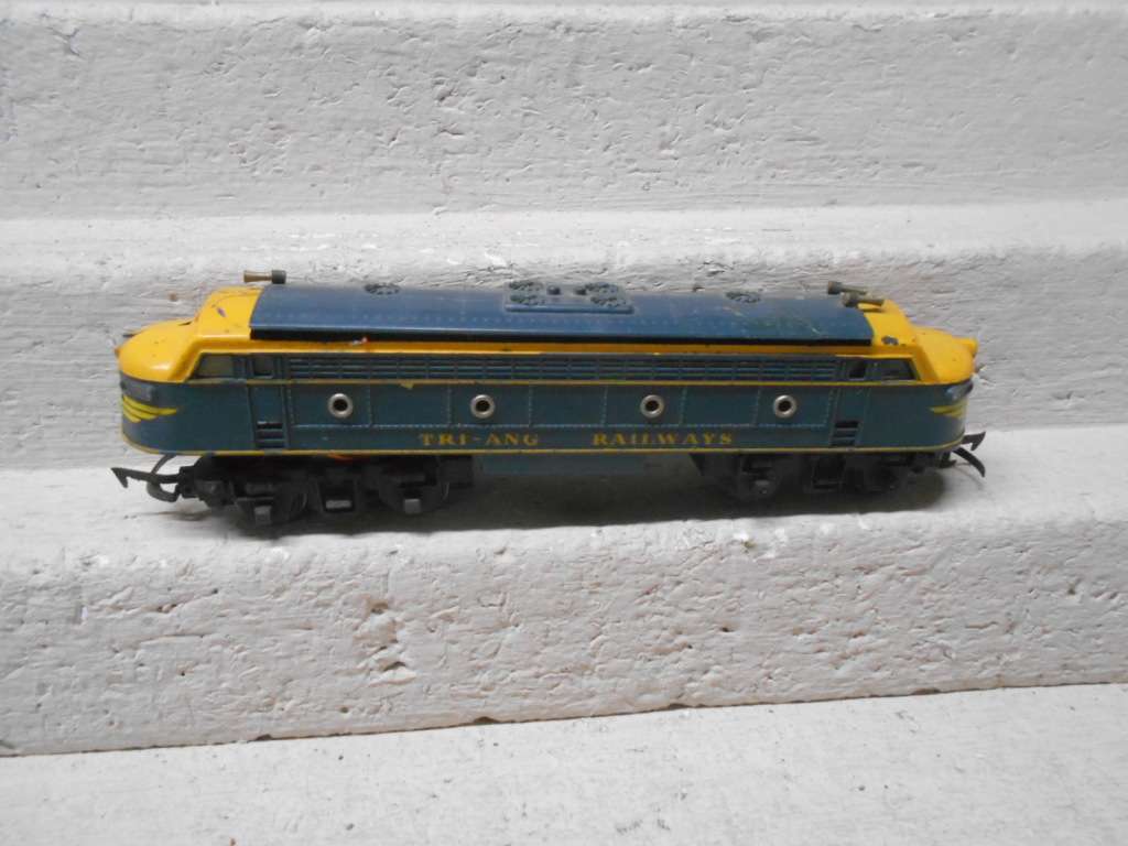 OO SCALE - TRIANG - DIESEL LOCOMOTIVE - FOR SPARES