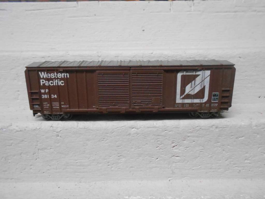 HO SCALE - 51  FT WESTERN PACIFIC - DOUBLE DOOR BOX CAR