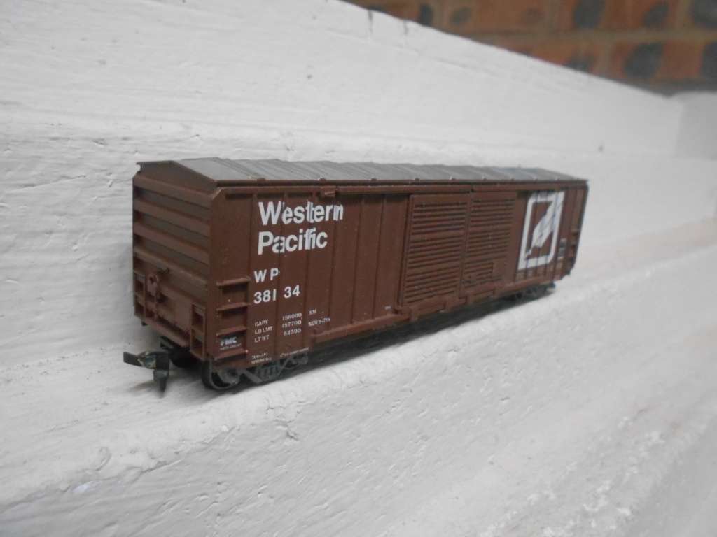 HO SCALE - 51  FT WESTERN PACIFIC - DOUBLE DOOR BOX CAR