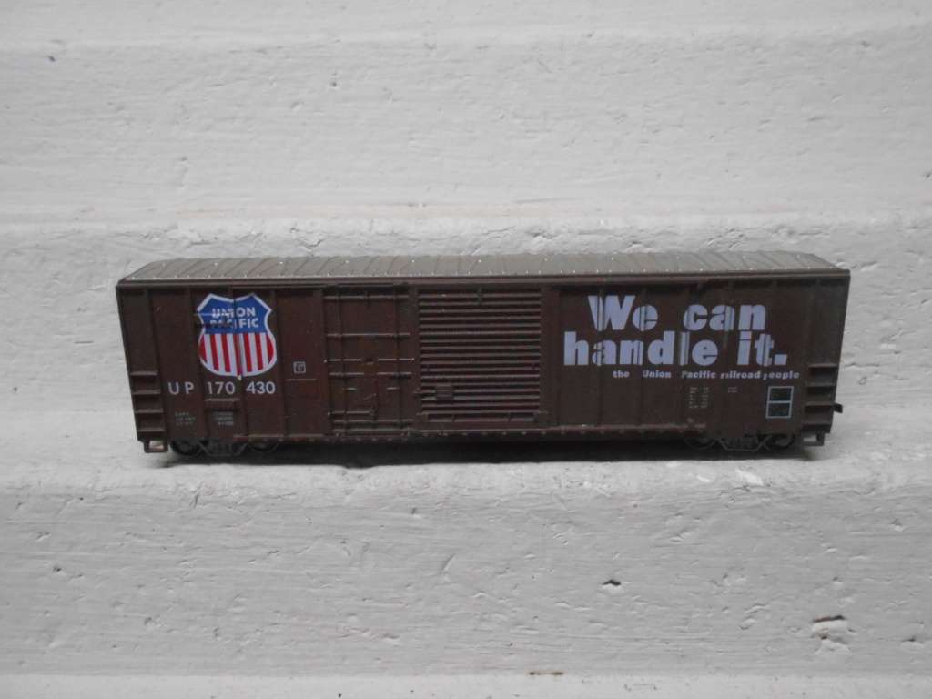 HO SCALE - 51 FT UNION PACIFIC -  BOX CAR
