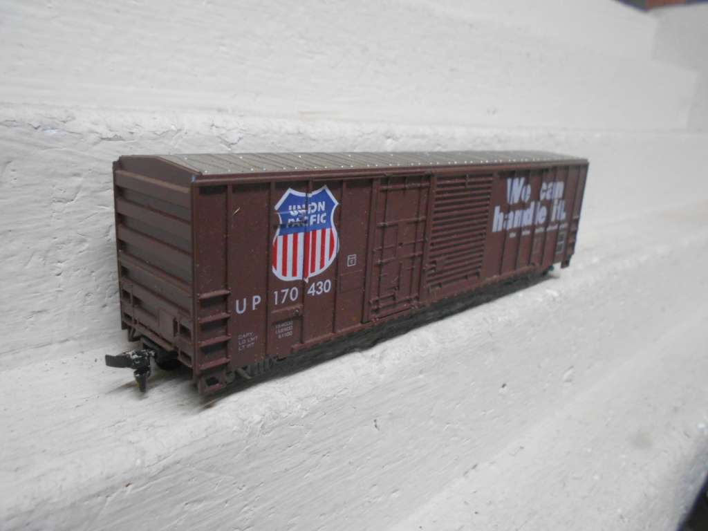 HO SCALE - 51 FT UNION PACIFIC -  BOX CAR
