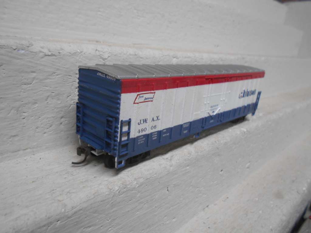HO SCALE - 51 FT JOHNSON -  BOX CAR