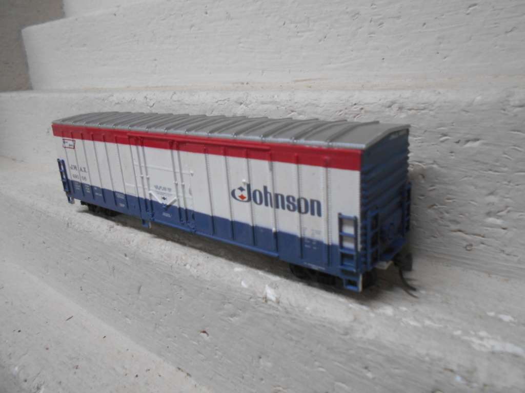 HO SCALE - 51 FT JOHNSON -  BOX CAR