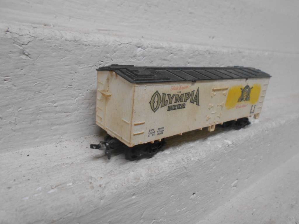 HO SCALE -  38 FT MKT - OLYMPIA BEER - BOX CAR
