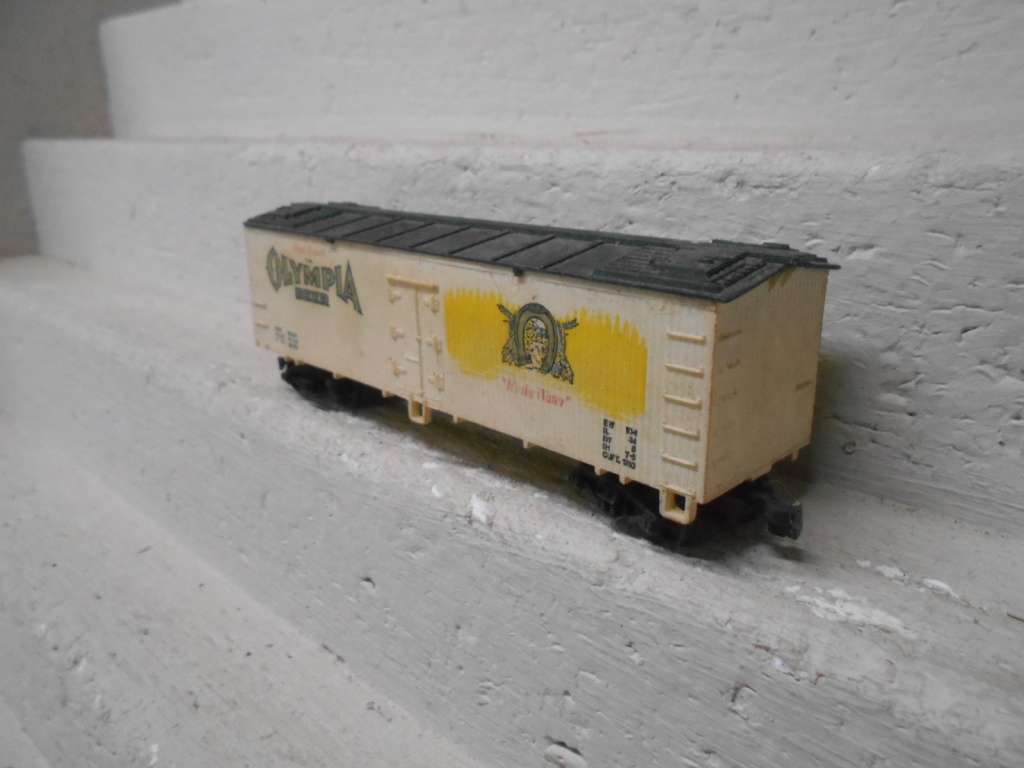 HO SCALE -  38 FT MKT - OLYMPIA BEER - BOX CAR