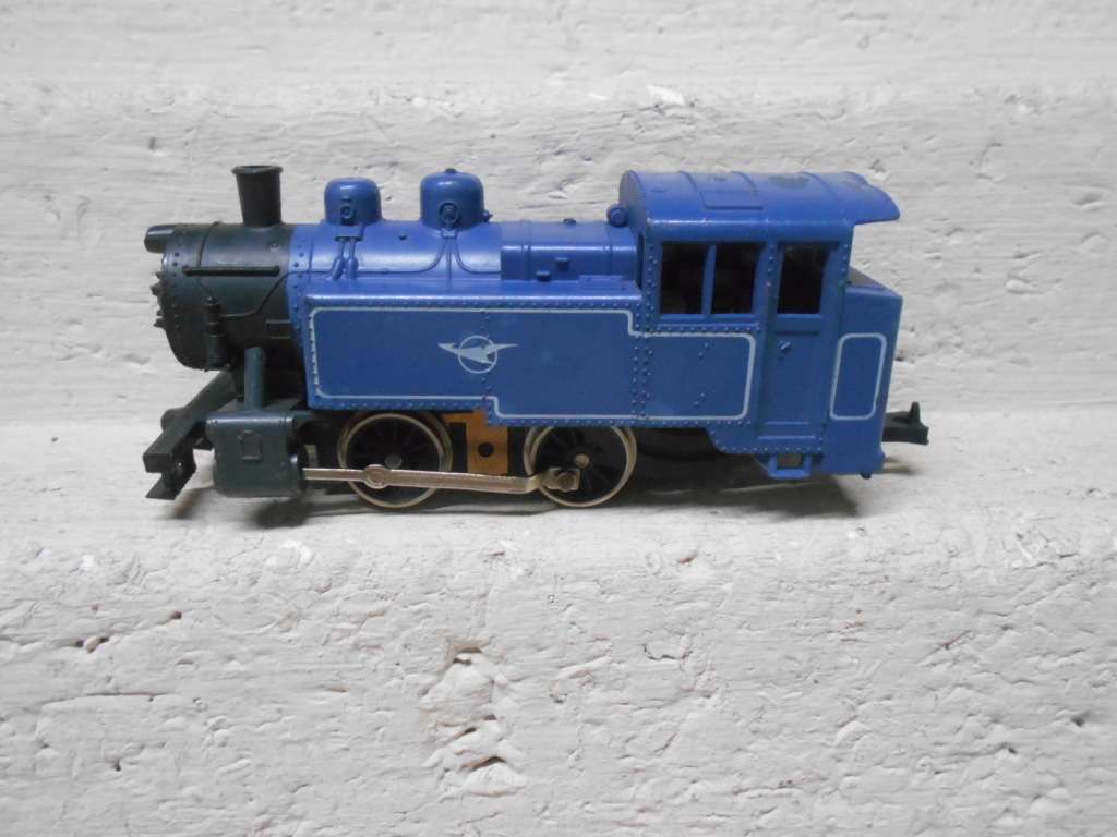 HO SCALE - LIMA - SAR - BLUE 0-4-0 STEAM LOCOMOTIVE