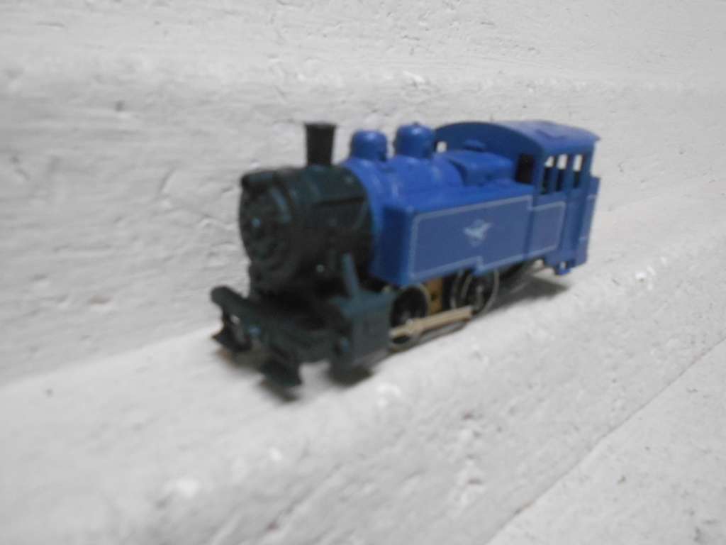 HO SCALE - LIMA - SAR - BLUE 0-4-0 STEAM LOCOMOTIVE