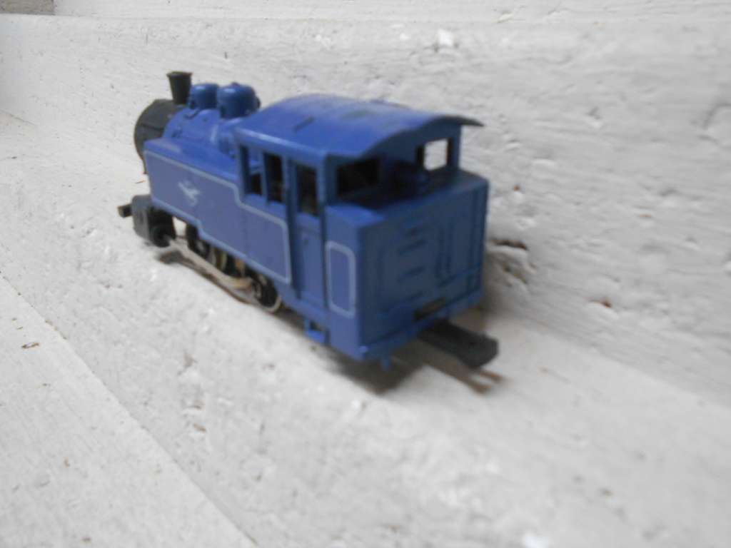 HO SCALE - LIMA - SAR - BLUE 0-4-0 STEAM LOCOMOTIVE