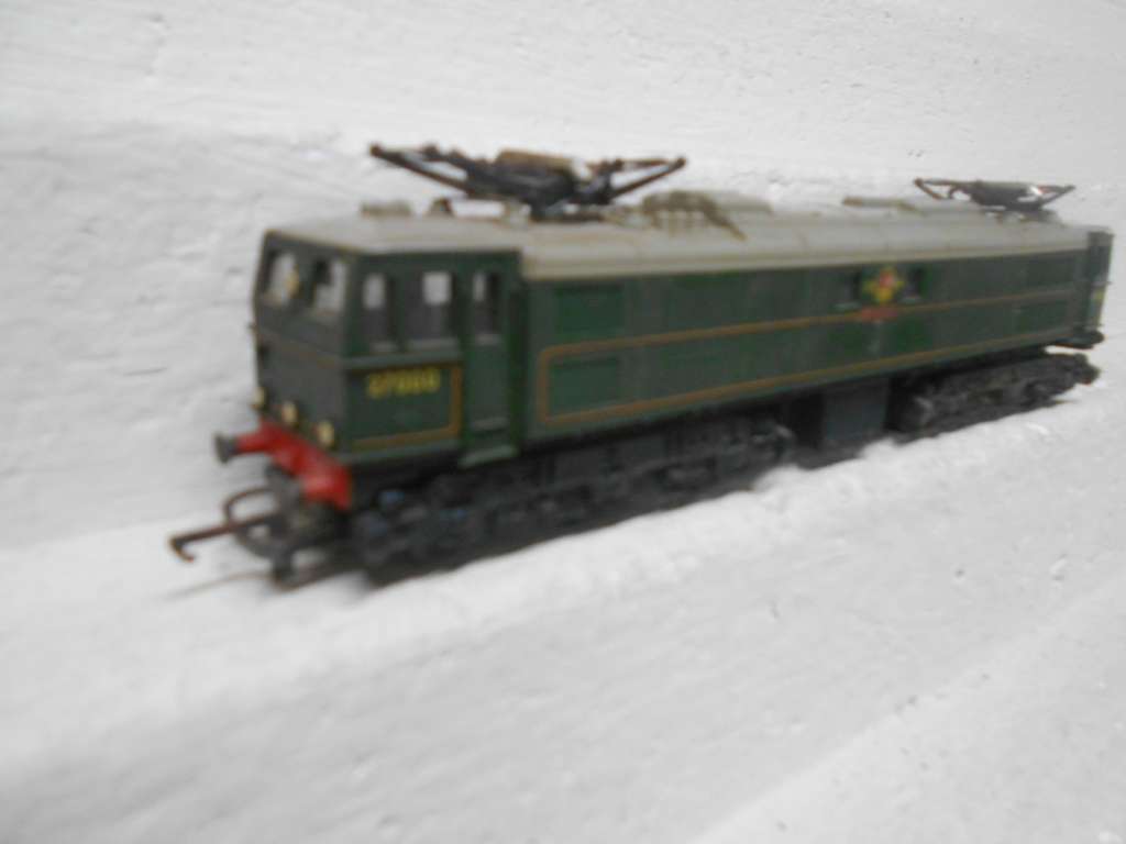 OO SCALE - TRIANG - BRITISH RAILWAY - ELECTRIC LOCOMOTIVE