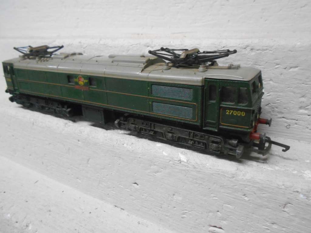 OO SCALE - TRIANG - BRITISH RAILWAY - ELECTRIC LOCOMOTIVE