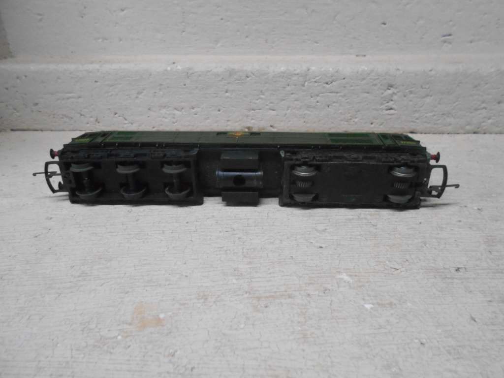 OO SCALE - TRIANG - BRITISH RAILWAY - ELECTRIC LOCOMOTIVE