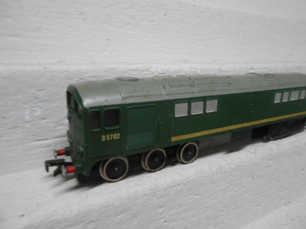 OO SCALE -HORNBY DUBLO - DIESEL LOCOMOTIVE