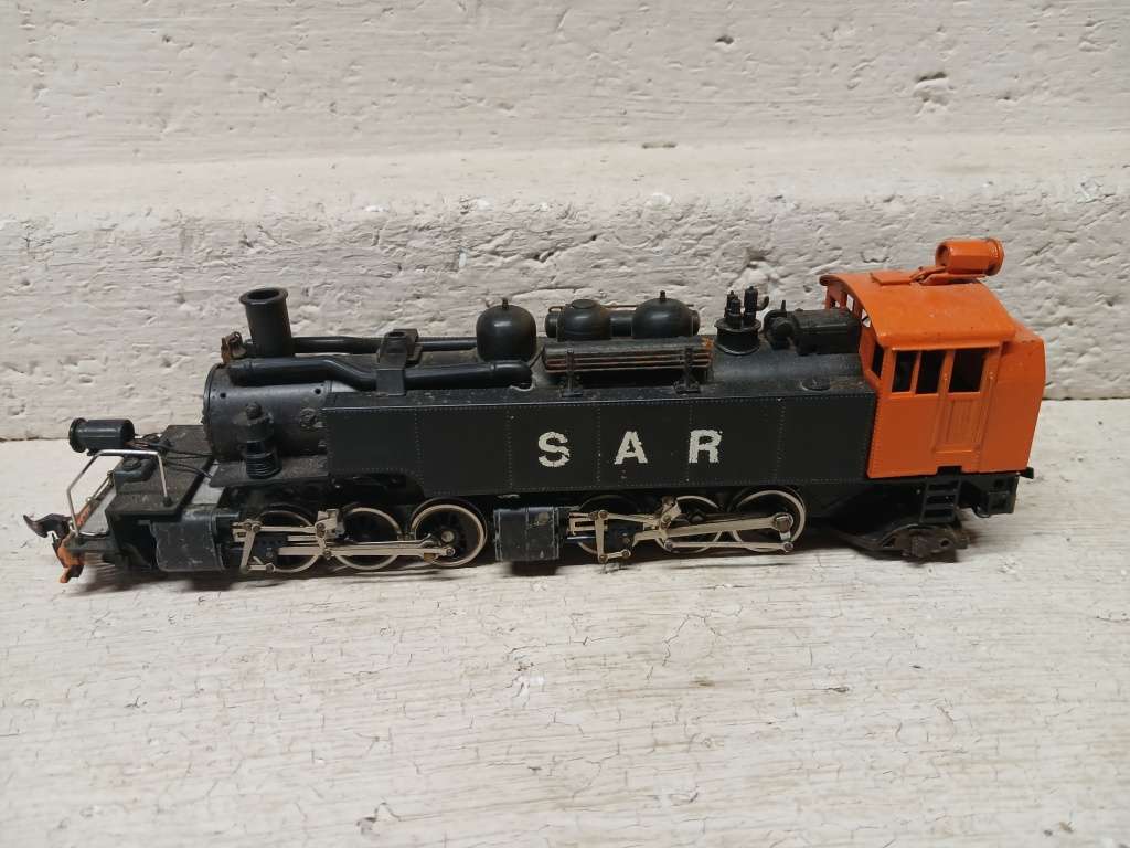 HO SCALE - MANTUA - 2-8-8-2  STEAM LOCOMOTIVE