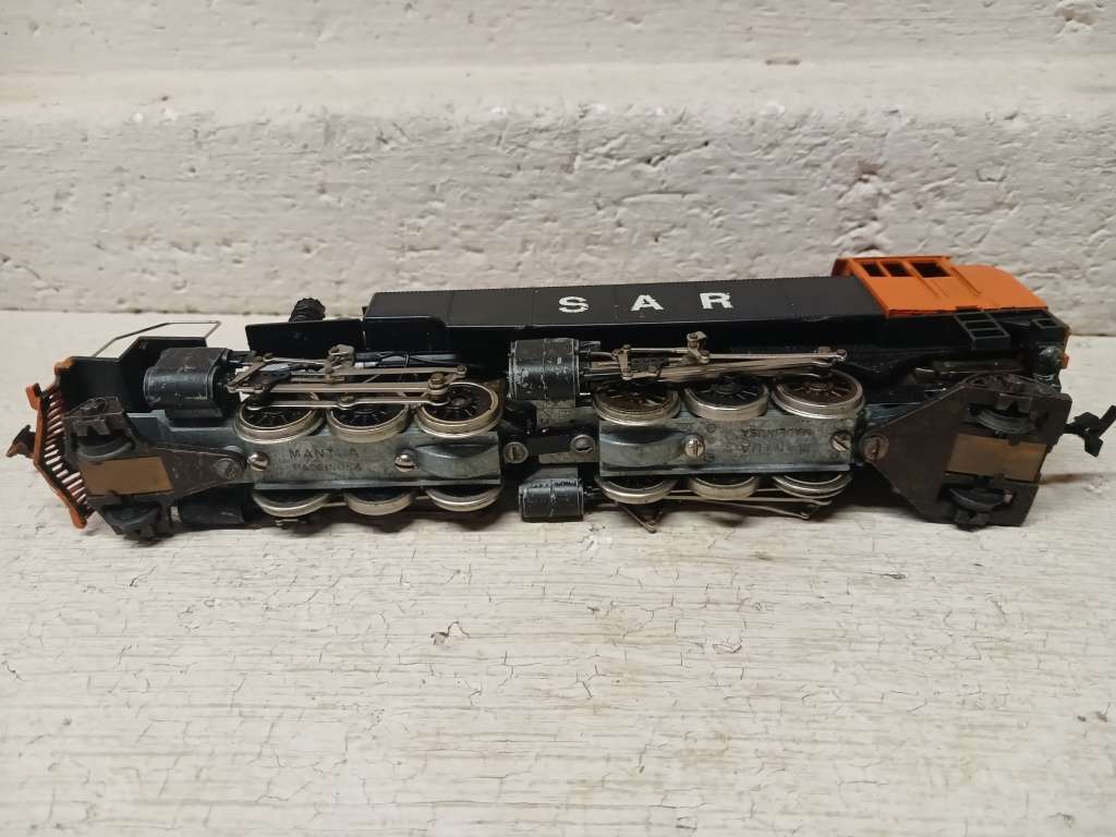 HO SCALE - MANTUA - 2-8-8-2  STEAM LOCOMOTIVE