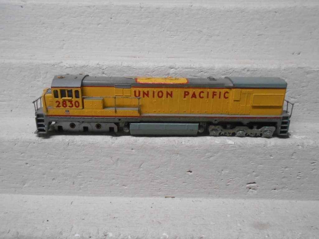 HO SCALE - ATHEARN - UNION PACIFIC - DUMMY LOCOMOTIVE FOR SPARES
