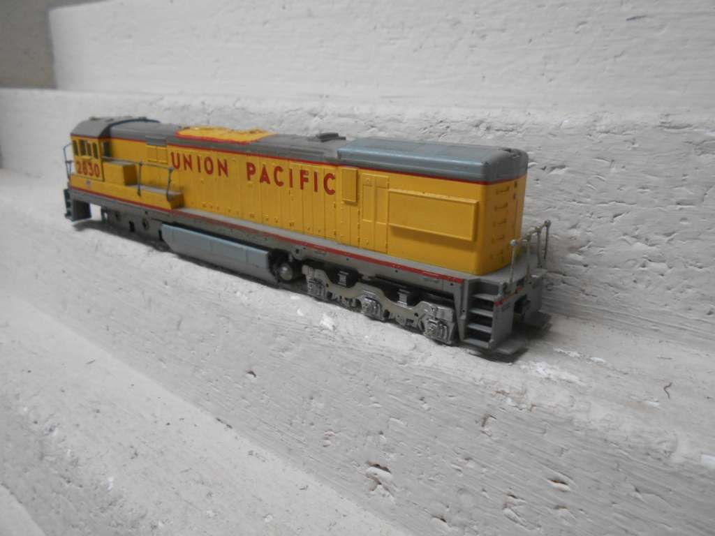 HO SCALE - ATHEARN - UNION PACIFIC - DUMMY LOCOMOTIVE FOR SPARES