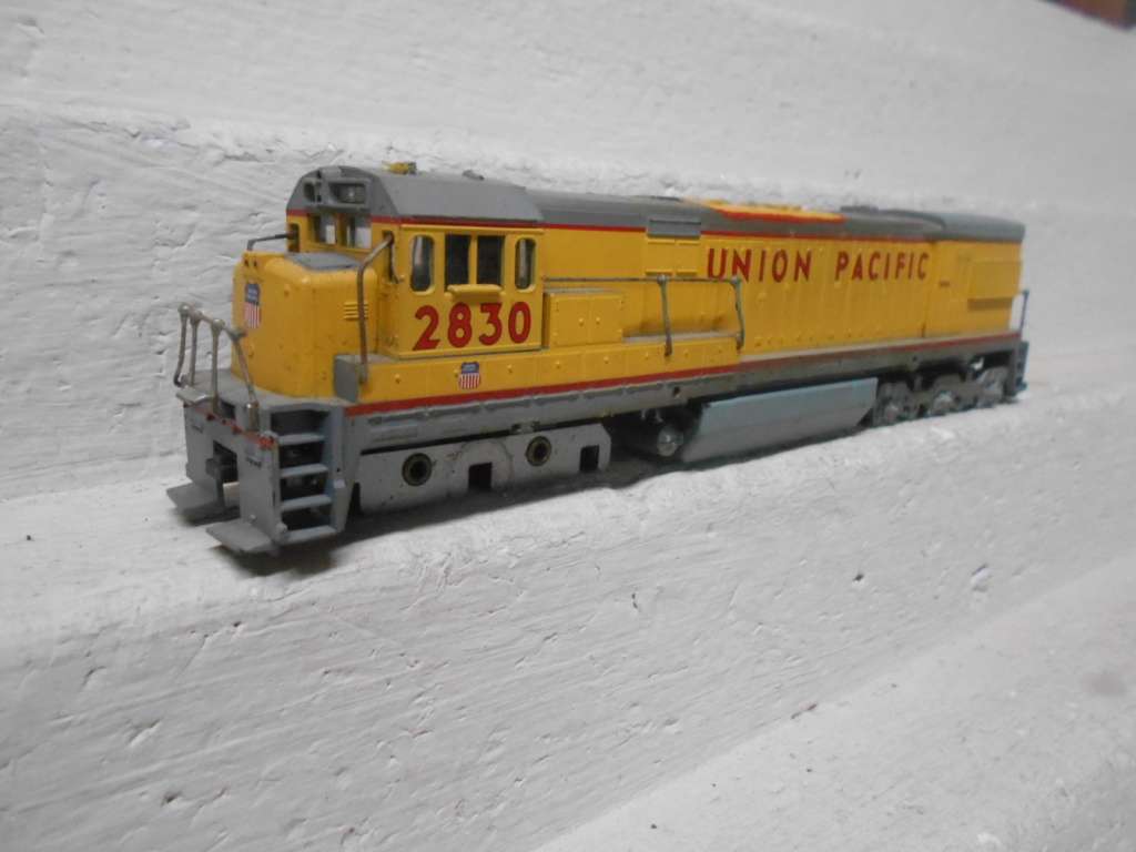 HO SCALE - ATHEARN - UNION PACIFIC - DUMMY LOCOMOTIVE FOR SPARES