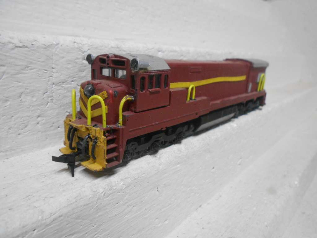 HO SCALE - ATHEARN - SAR - DIESEL LOCOMOTIVE