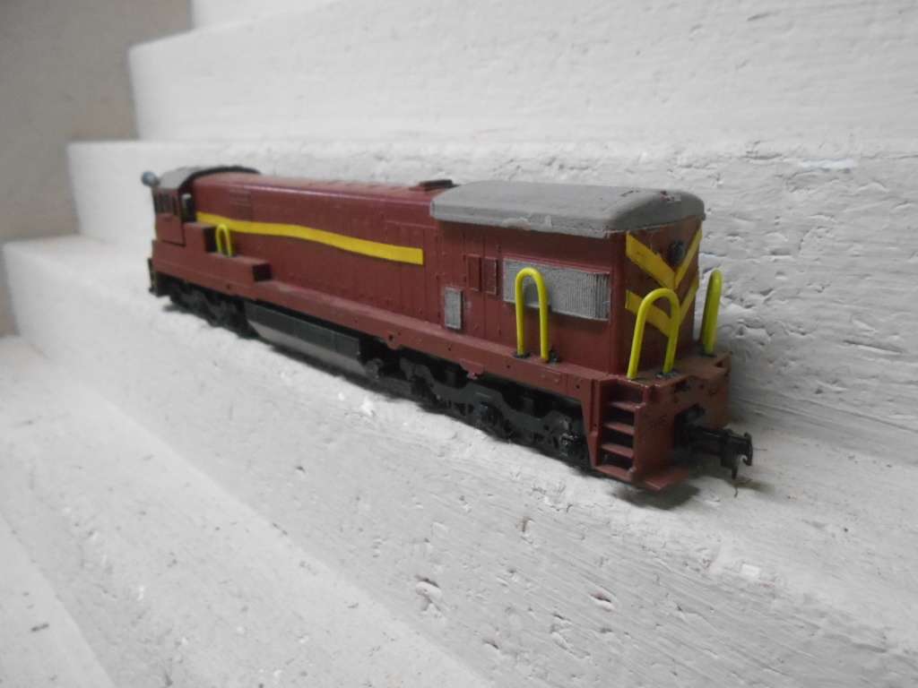 HO SCALE - ATHEARN - SAR - DIESEL LOCOMOTIVE