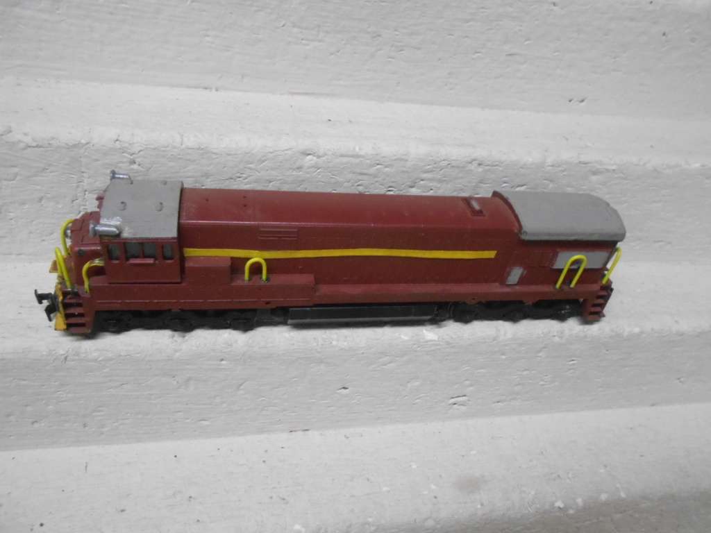 HO SCALE - ATHEARN - SAR - DIESEL LOCOMOTIVE