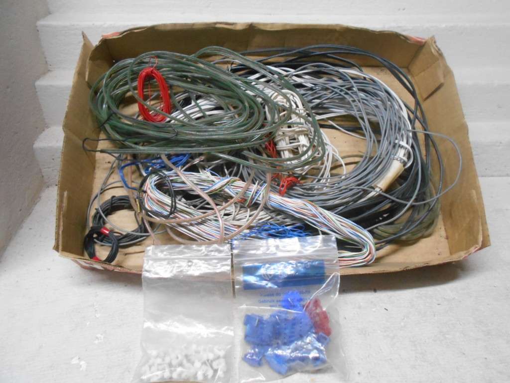 HO SCALE - BEER BOX FULL OF WIRING