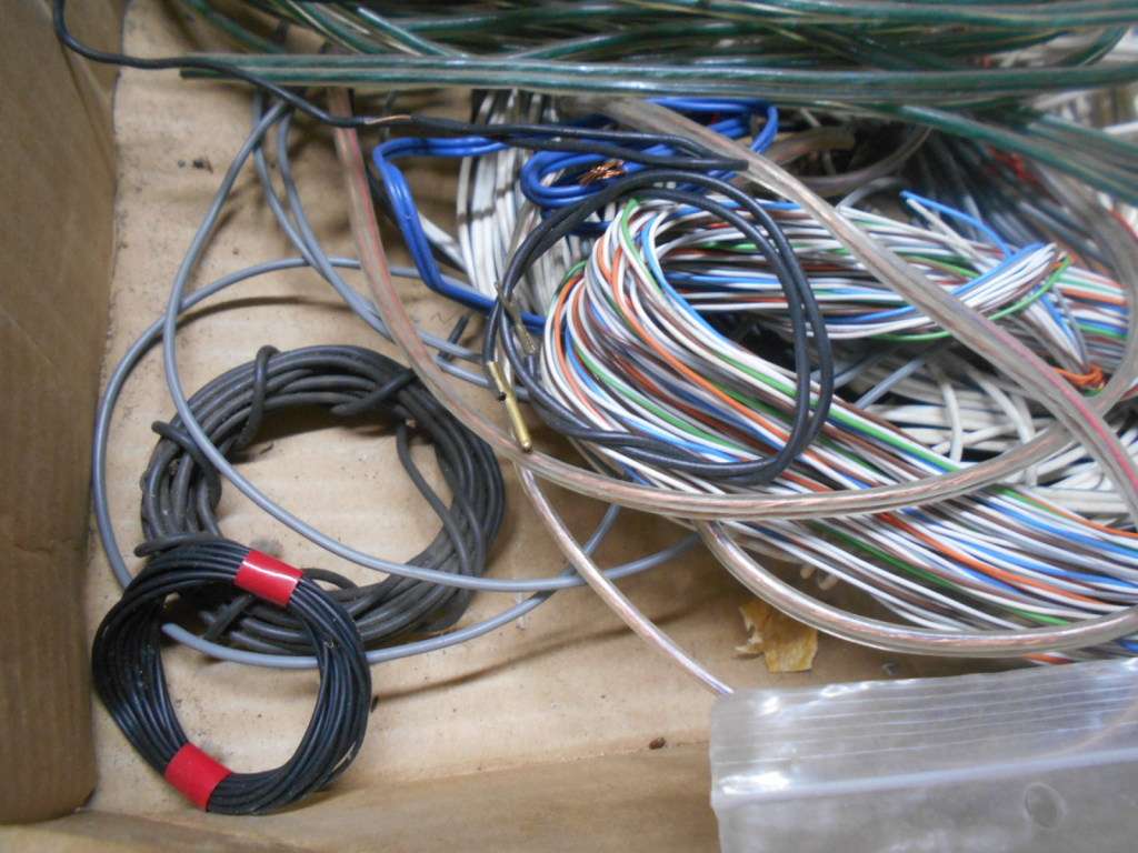 HO SCALE - BEER BOX FULL OF WIRING