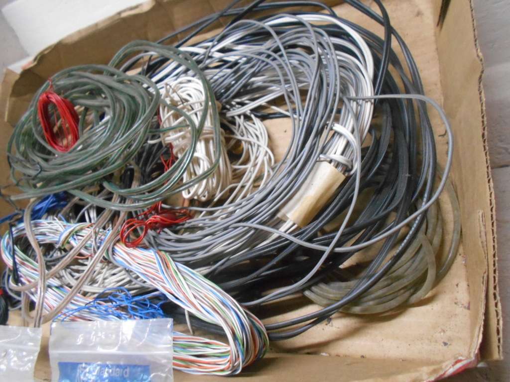HO SCALE - BEER BOX FULL OF WIRING