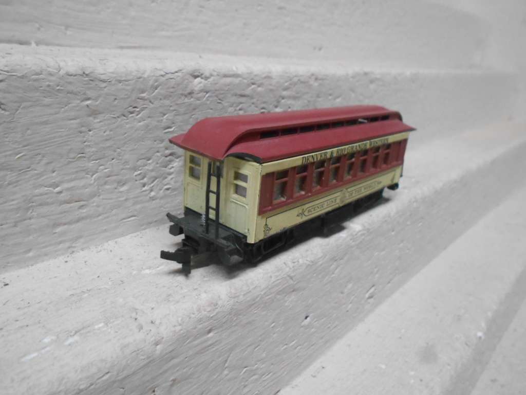 HO SCALE - SHORT DENVER & RIO GRANDE WESTERN COACH