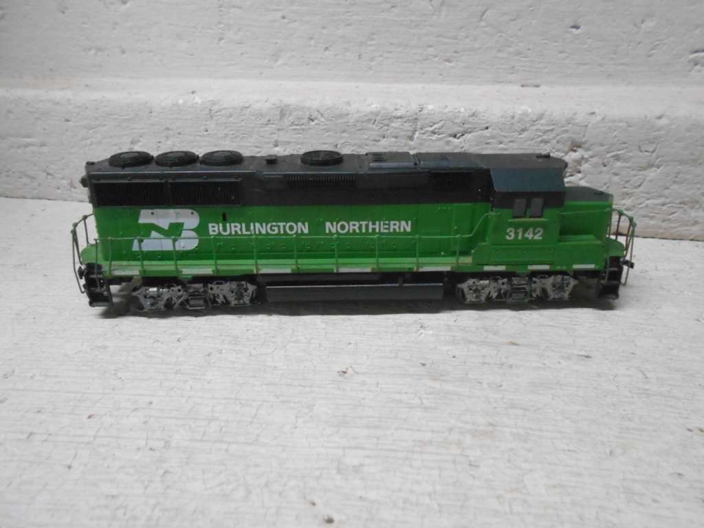HO SCALE - ATHEARN - BURLINGTON NORTHERN - DUMMY DIESEL LOCOMOTIVE
