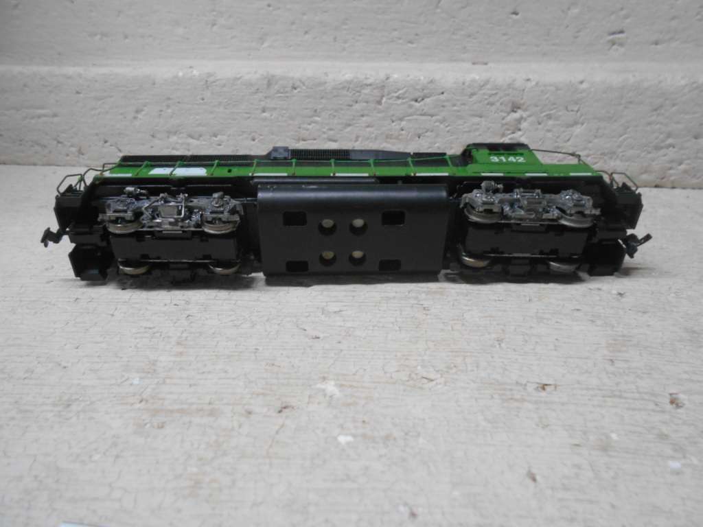 HO SCALE - ATHEARN - BURLINGTON NORTHERN - DUMMY DIESEL LOCOMOTIVE