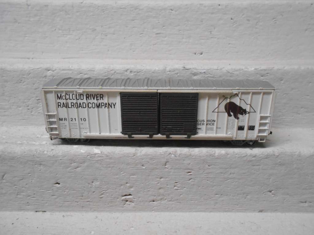 HO SCALE - ATHEARN - 51 FT - DOUBLE DOOR - McCLOUD RIVER  - BOX CAR