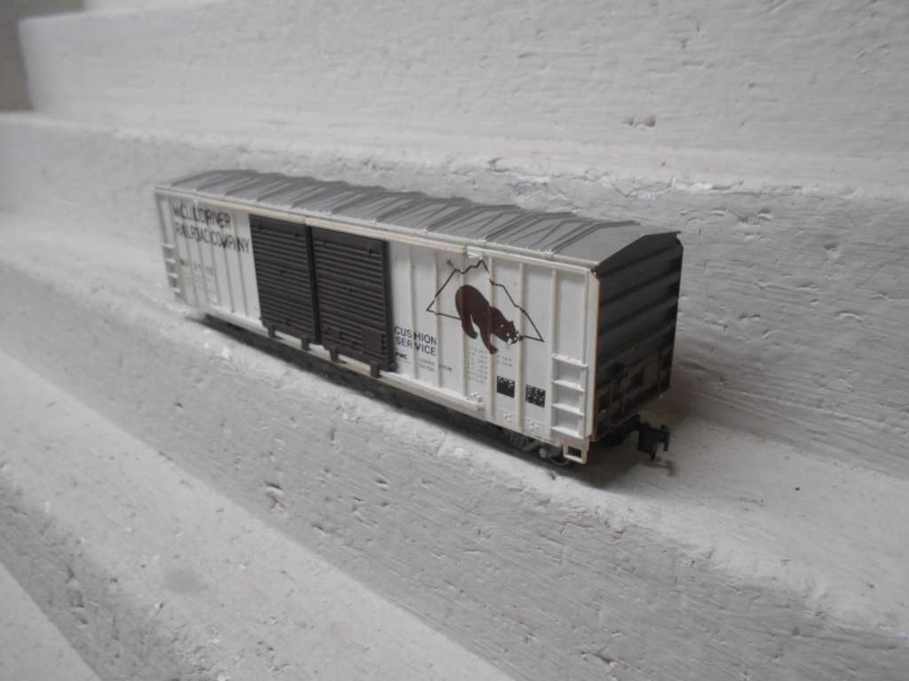 HO SCALE - ATHEARN - 51 FT - DOUBLE DOOR - McCLOUD RIVER  - BOX CAR